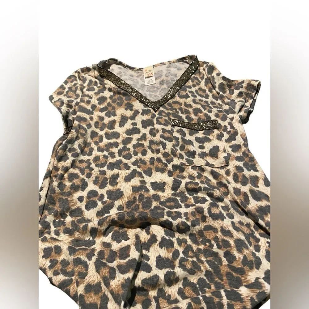 7th Ray size small excellent v necked top with sequin trim see pics